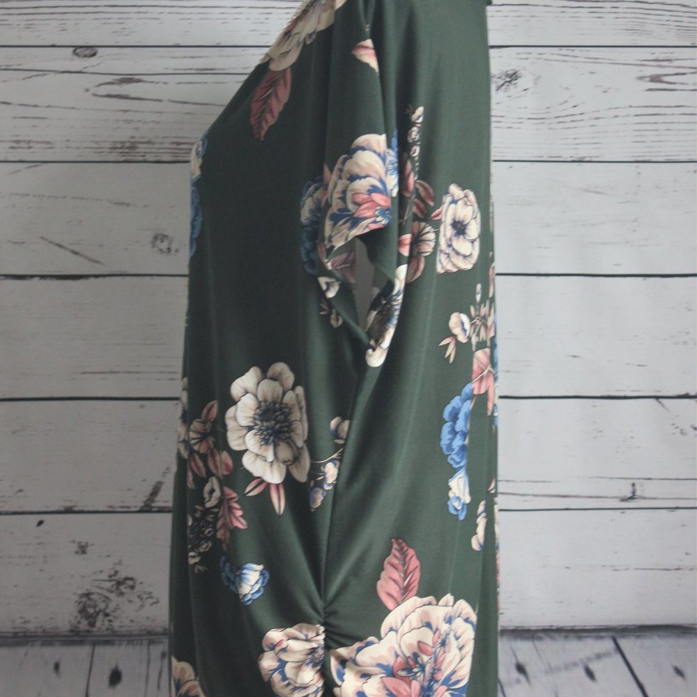 Flowery Top - Picture 2 of 3